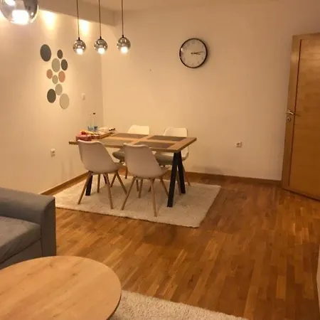 Likehome 2+2 With Parking アパート サラエヴォ